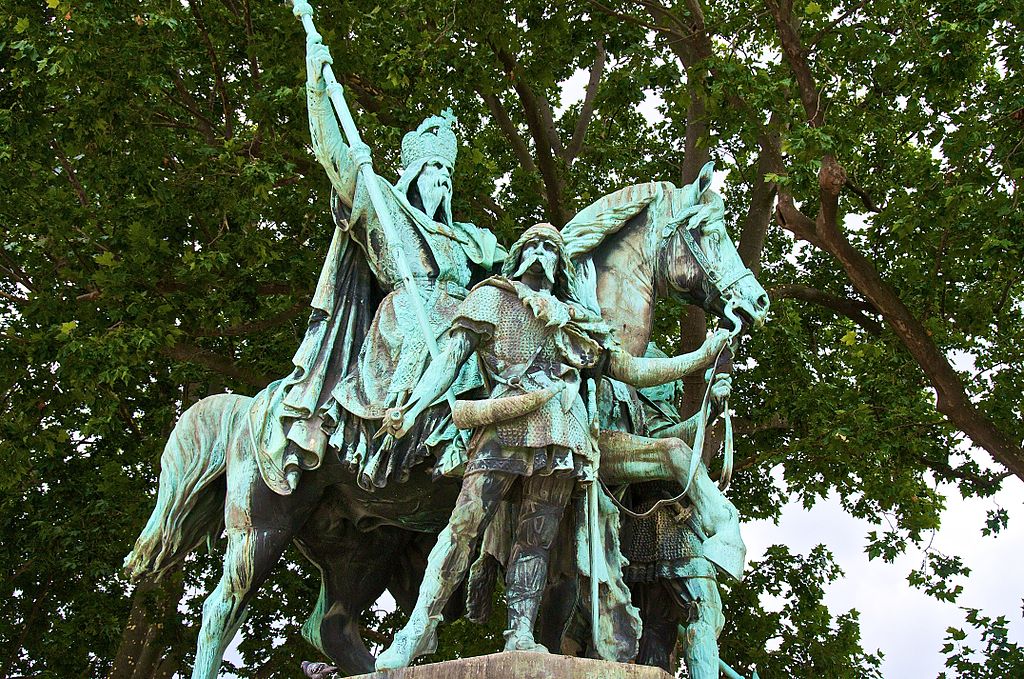 Modern statue of Charlemagne outside Nôtre Dame de Paris
